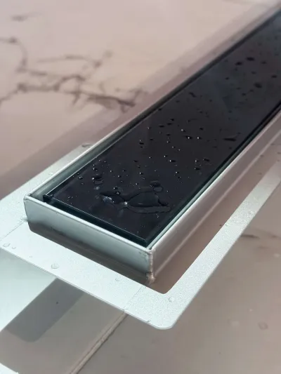 Slivnik Rocco 60 × 7 cm "Mjehurići" Black